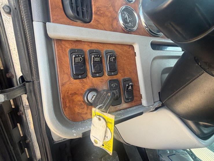 2009-peterbilt-367-image-53