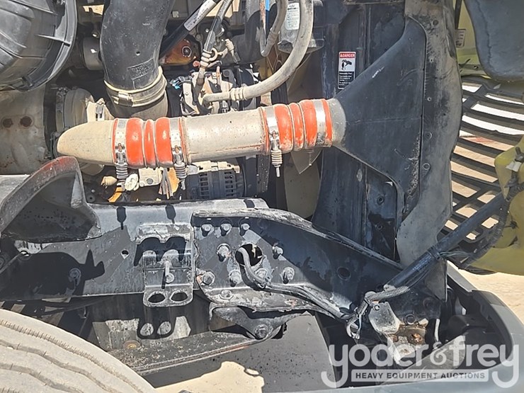 2014-freightliner-cascadia-113-image-78