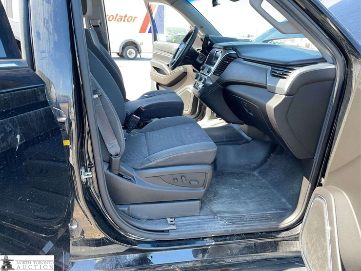 2017-chevrolet-tahoe-image-19