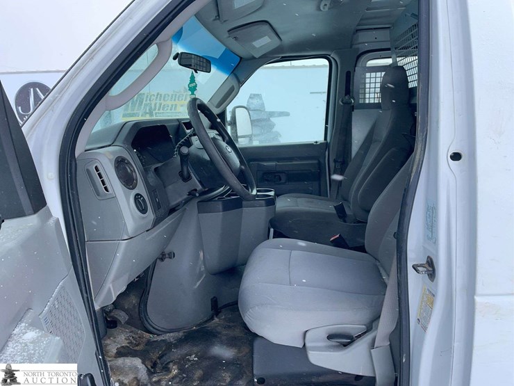 2009-ford-cargo-image-13