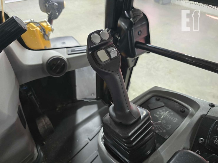 2021-caterpillar-920-image-24