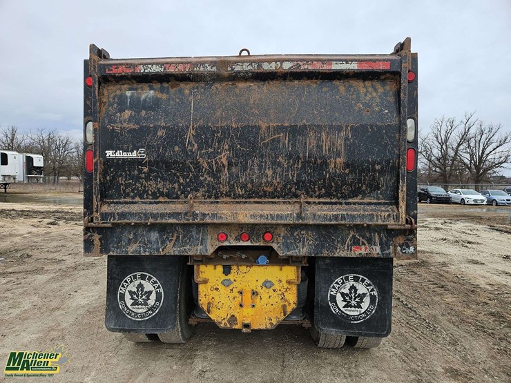 2004-freightliner-fl80-image-8