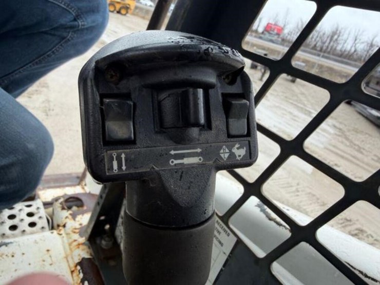 2009-bobcat-864-image-11