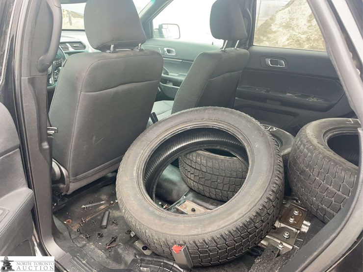 2017-ford-explorer-image-15