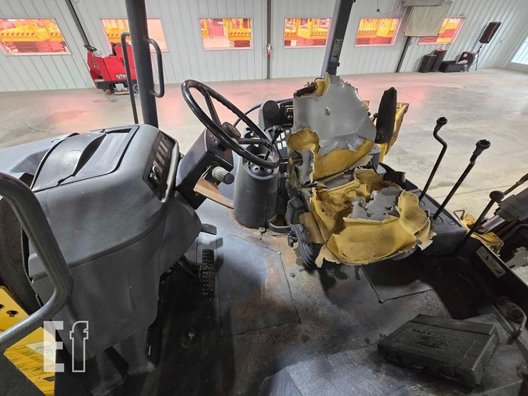 2011-deere-310j-image-18