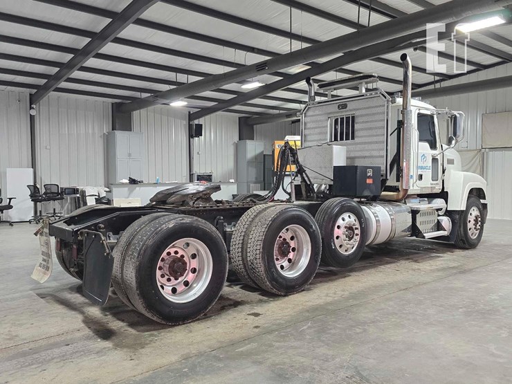 2017-mack-pinnacle-chu613-image-3