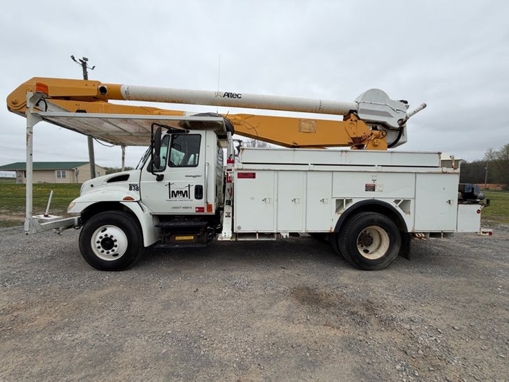 2009-international-durastar-4300-image-4