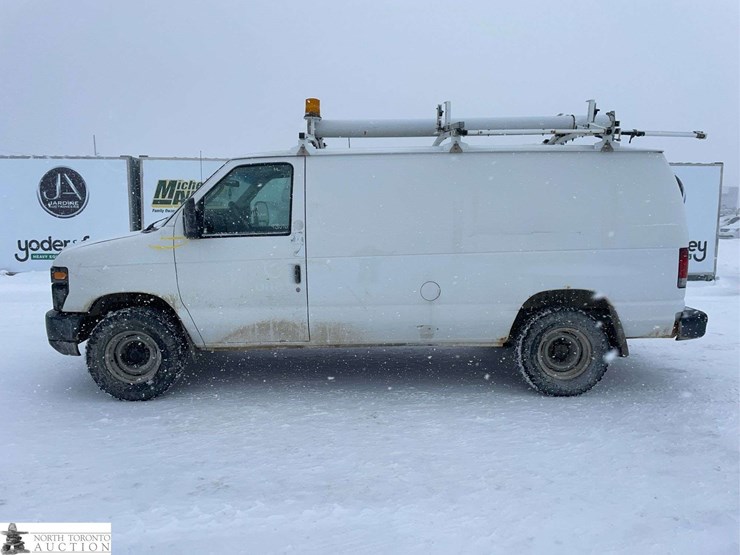 2009-ford-cargo-image-2