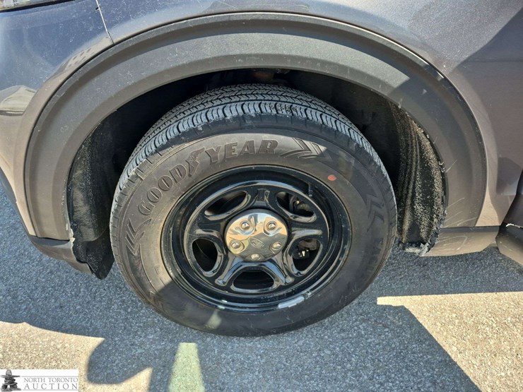 2020-ford-explorer-image-22