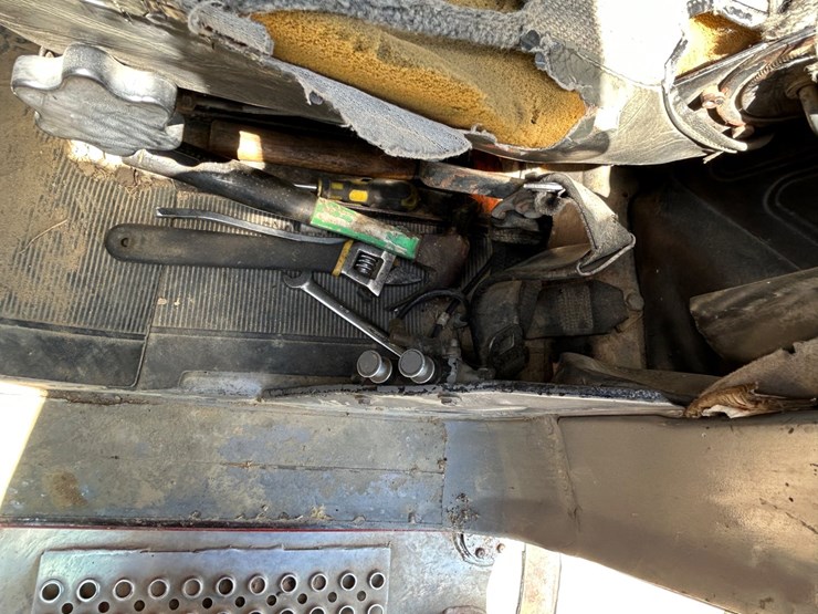 #31965-•-1989-mack-r688-tandem-axle-truck-tractor-image-38