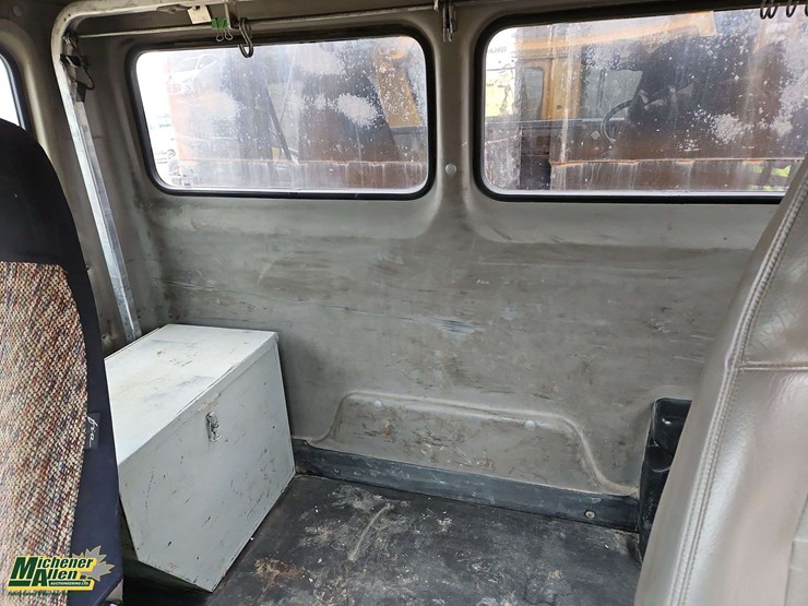 2004-freightliner-fl80-image-22