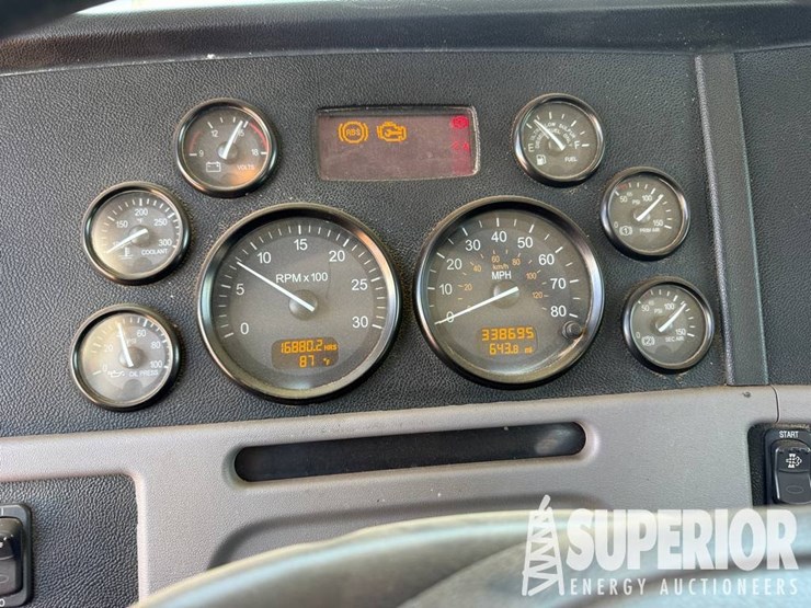 2013-peterbilt-367-image-3