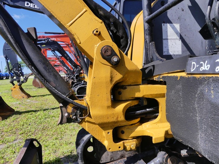 2015-caterpillar-303-image-11