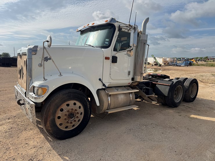 2007-international-9900i-image-1