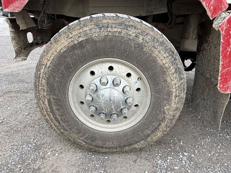 #31720-•-1999-volvo-tri-axle-dump-truck-image-23