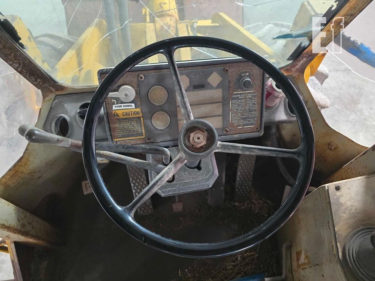 1990-deere-624e-image-14