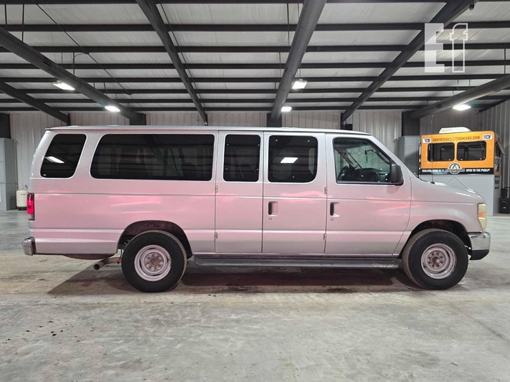 2011-ford-e350-xlt-image-6