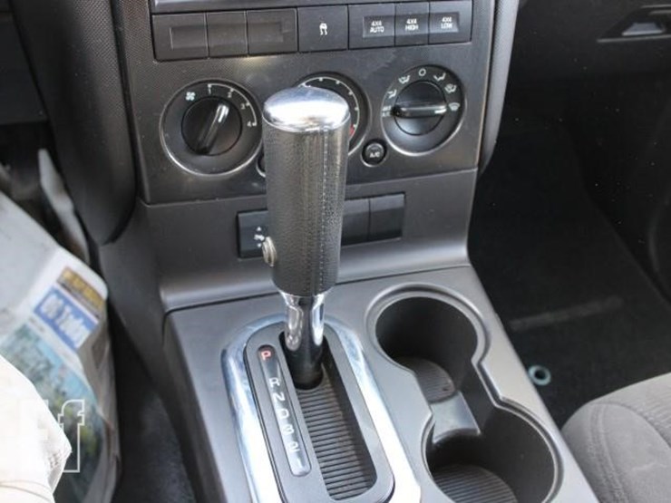 2010-ford-explorer-xlt-image-12