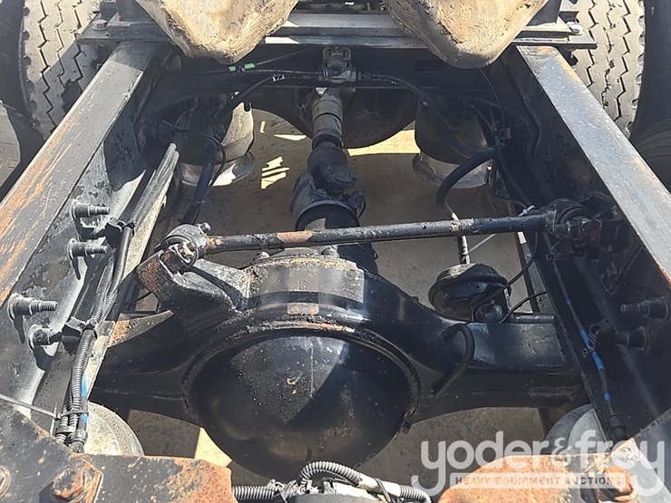 2014-freightliner-cascadia-113-image-38