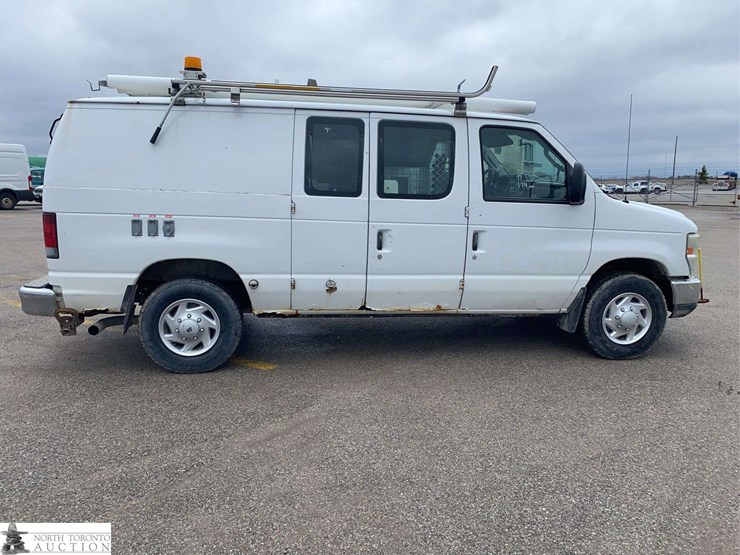 2011-ford-cargo-image-7