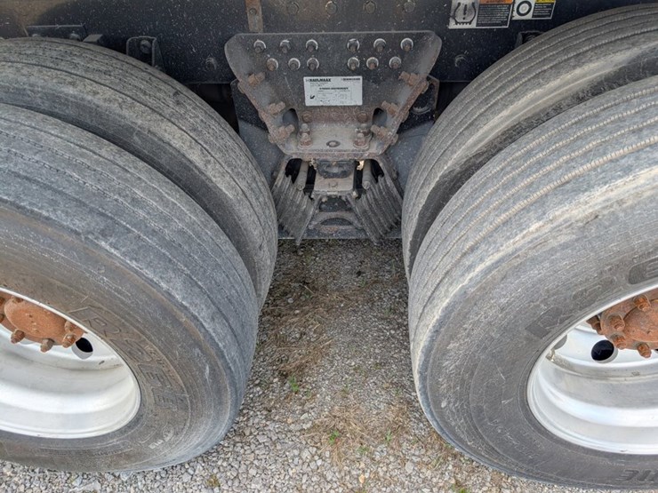 2017-kenworth-t880-image-11