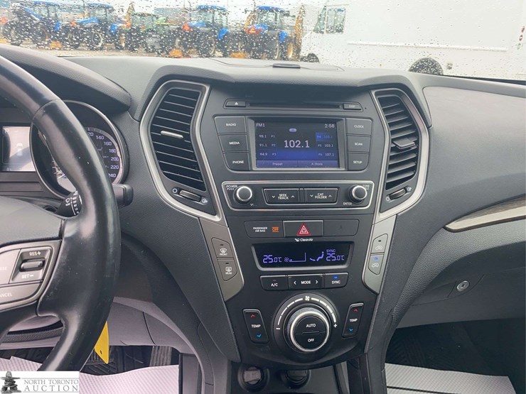 2017-hyundai-santa-fe-image-16