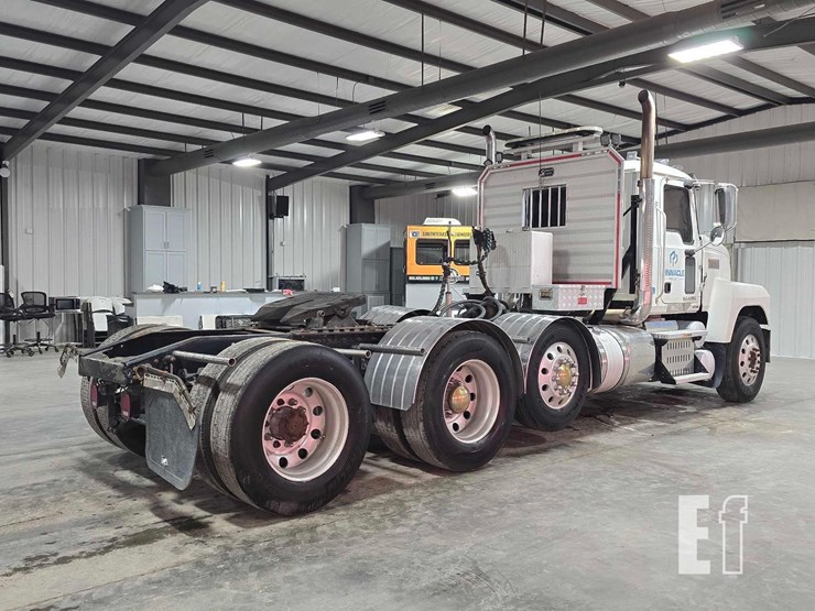 2017-mack-pinnacle-chu613-image-3