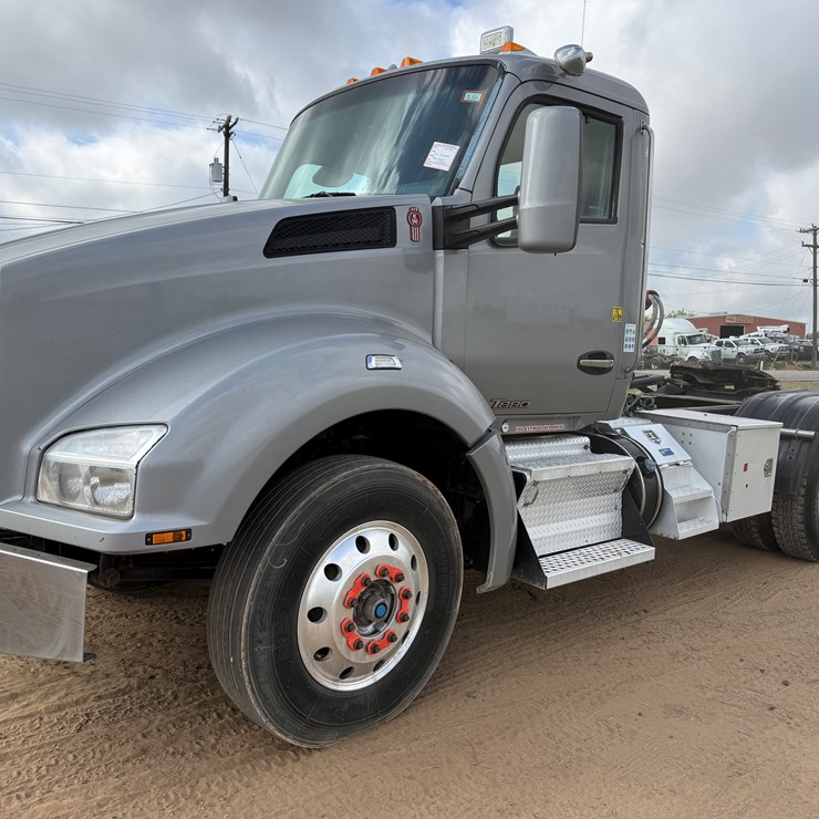 2020 KENWORTH T880