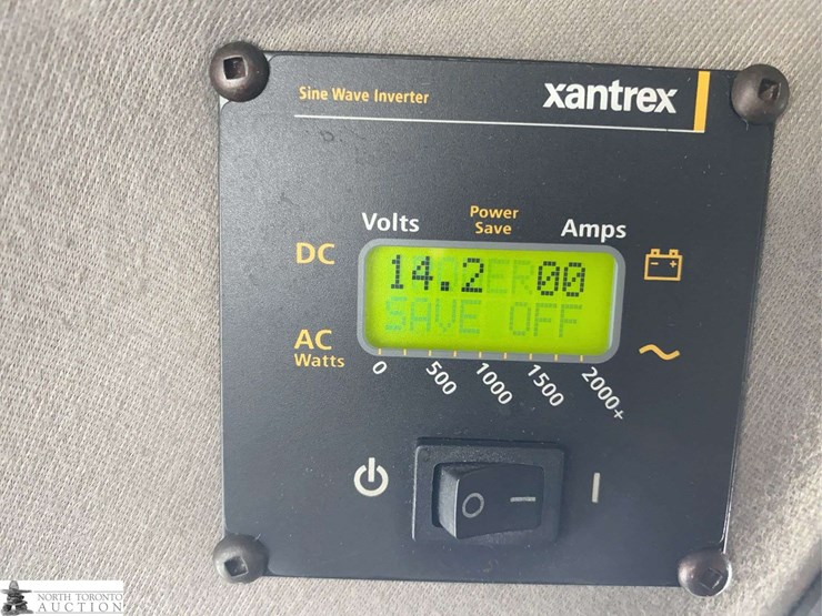 2011-freightliner-m2-106-image-16