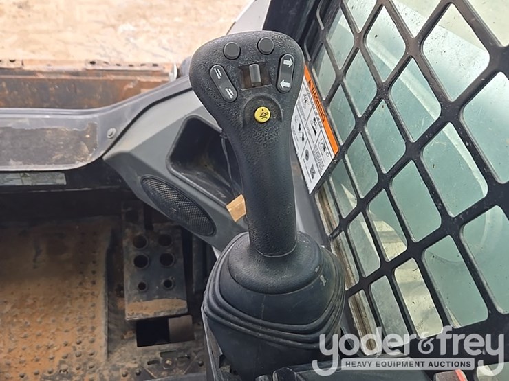 2021-bobcat-t740-image-94