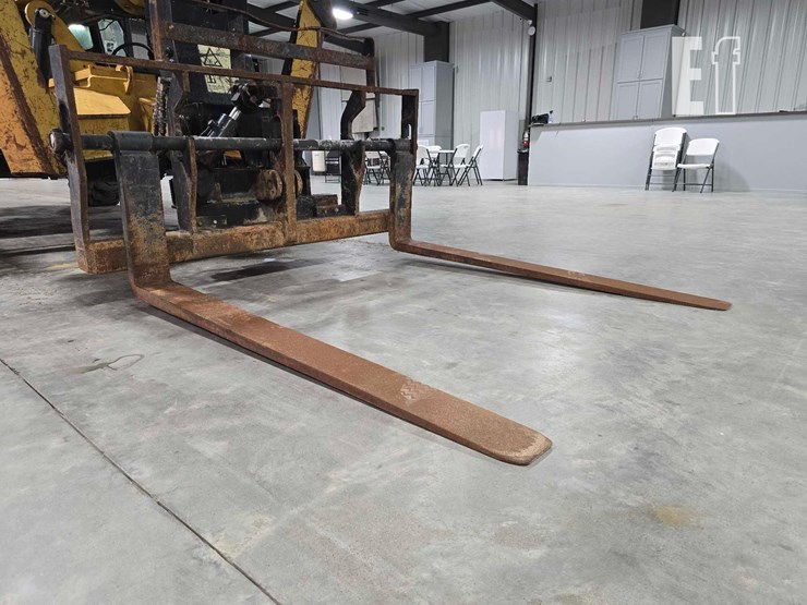 2014-caterpillar-tl1055c-image-10