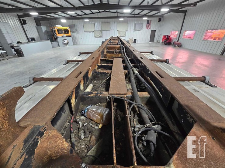 2002-environmental-service-products-46-ft-tandem-axle-image-10