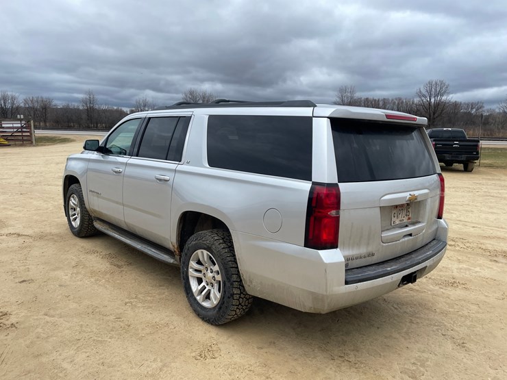 2015-chevrolet-suburban-image-7
