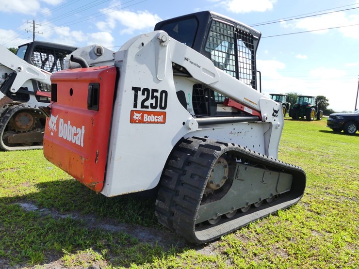 2008-bobcat-t250-image-3