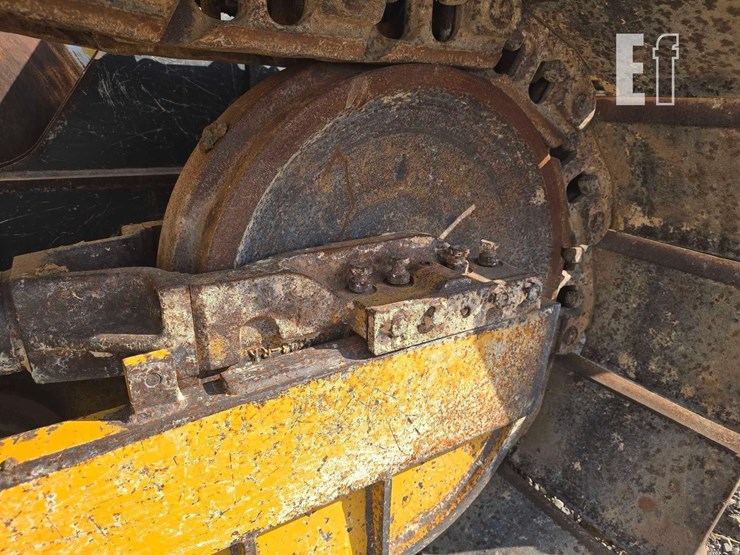 2016-deere-700k-lgp-image-27