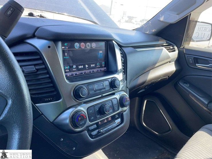 2019-chevrolet-suburban-image-13