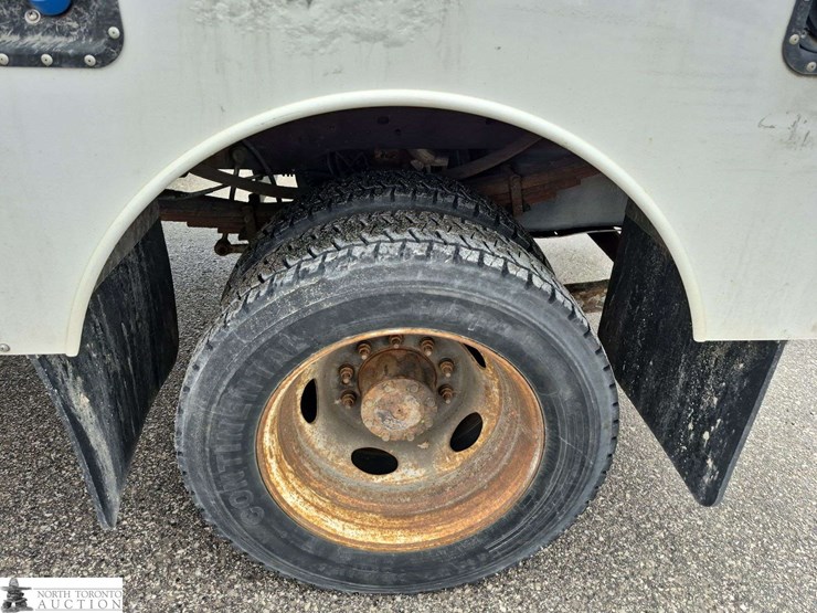 2011-ford-f550-image-24