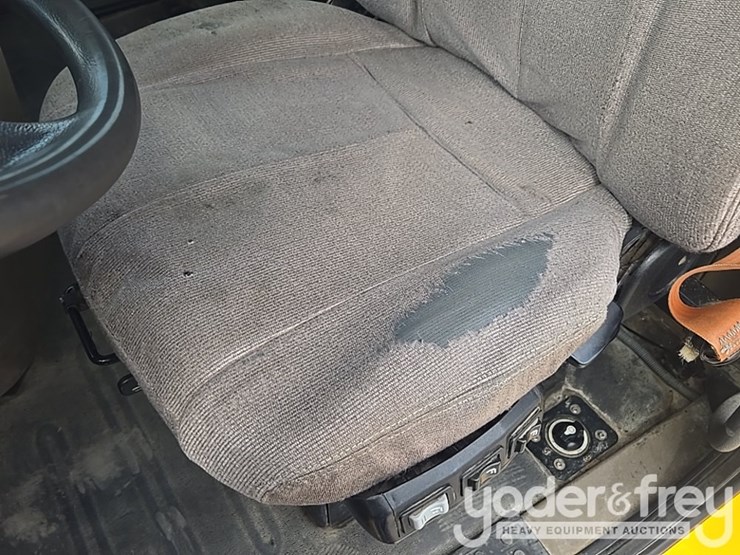 2012-freightliner-cascadia-125-image-88