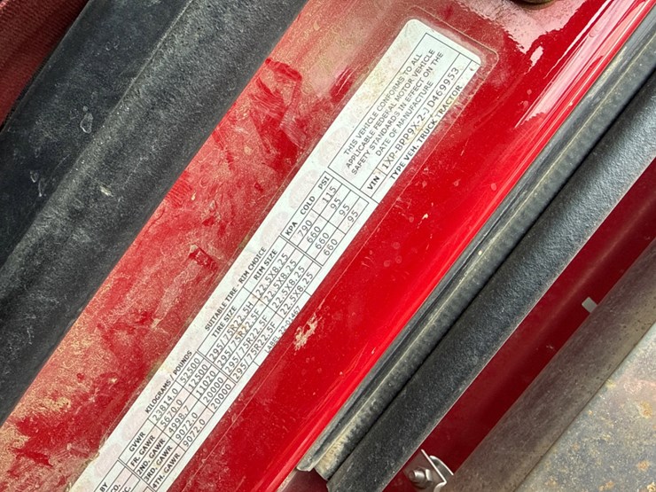 2018-peterbilt-579-image-7