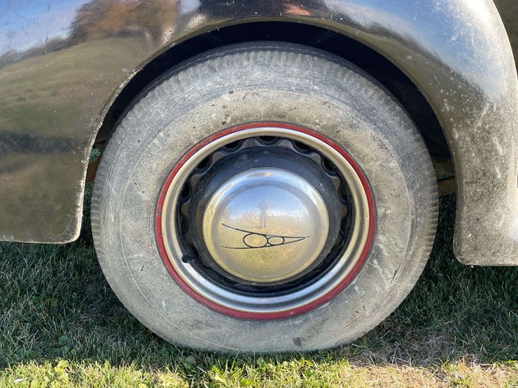 1938-ford-two-door-deluxe-sedan---original-car!-image-36