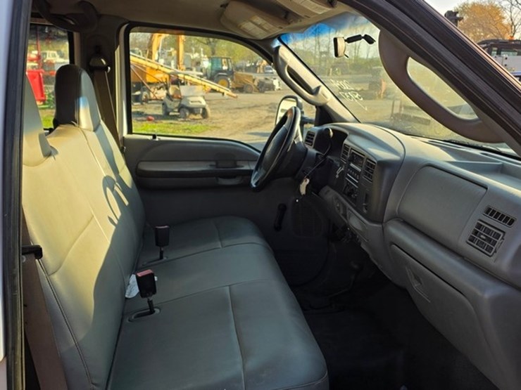 2004-ford-f350-image-39