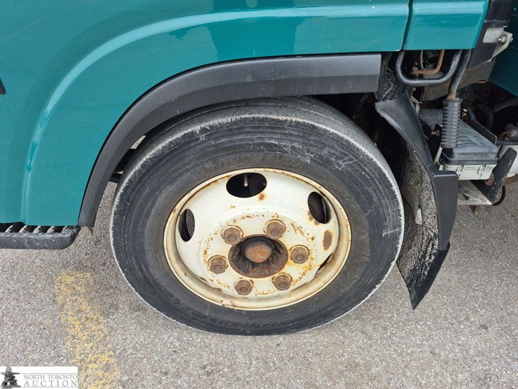 2016-isuzu-nqr-image-17