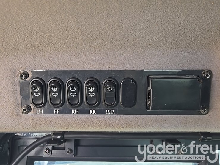 2023-komatsu-d61px-24-image-68