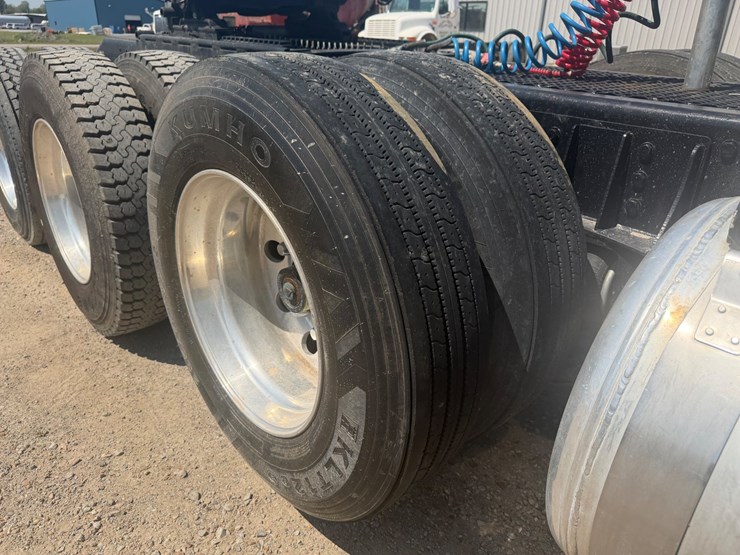 2009-peterbilt-367-image-16