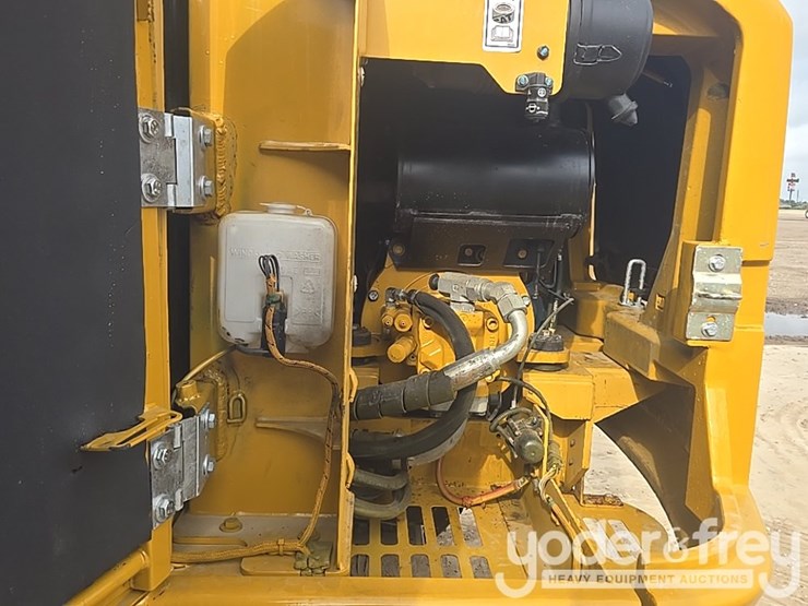 2018-caterpillar-305.5-image-48