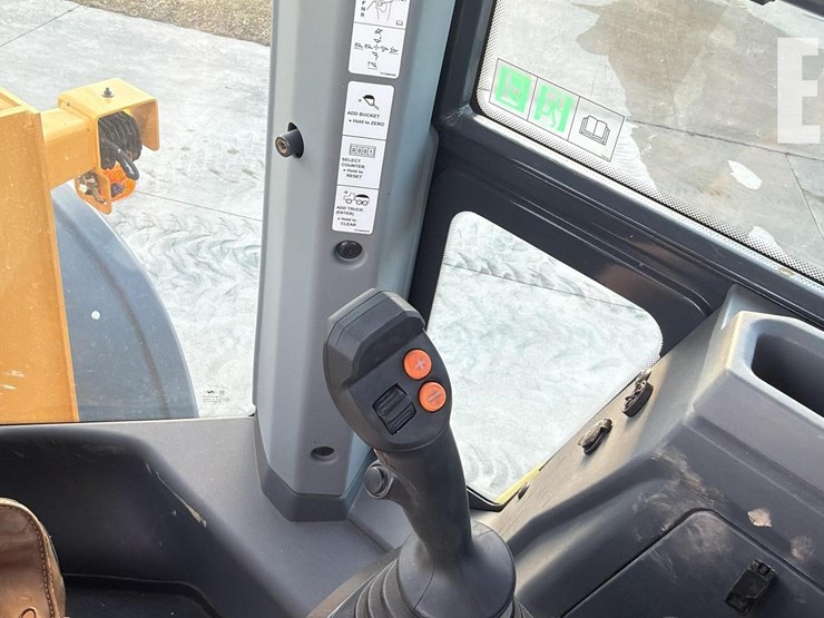 2024-deere-624-p-tier-image-18