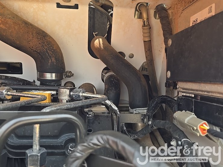 2021-bobcat-t740-image-67