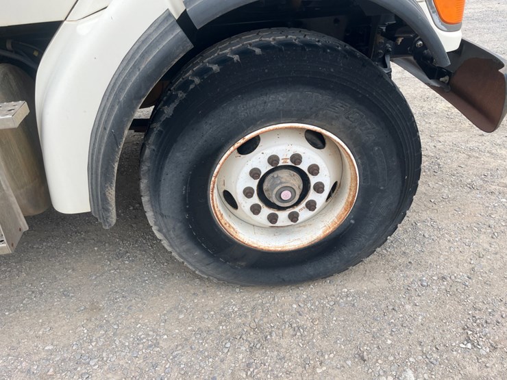 2007-sterling-lt7500-image-12