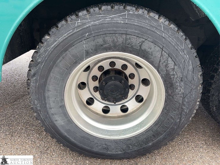 2012-freightliner-m2-106-image-41