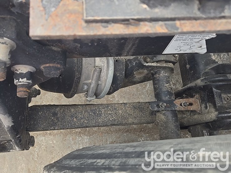 2011-freightliner-cascadia-125-image-23